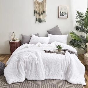 NWOT California King Comforter Set